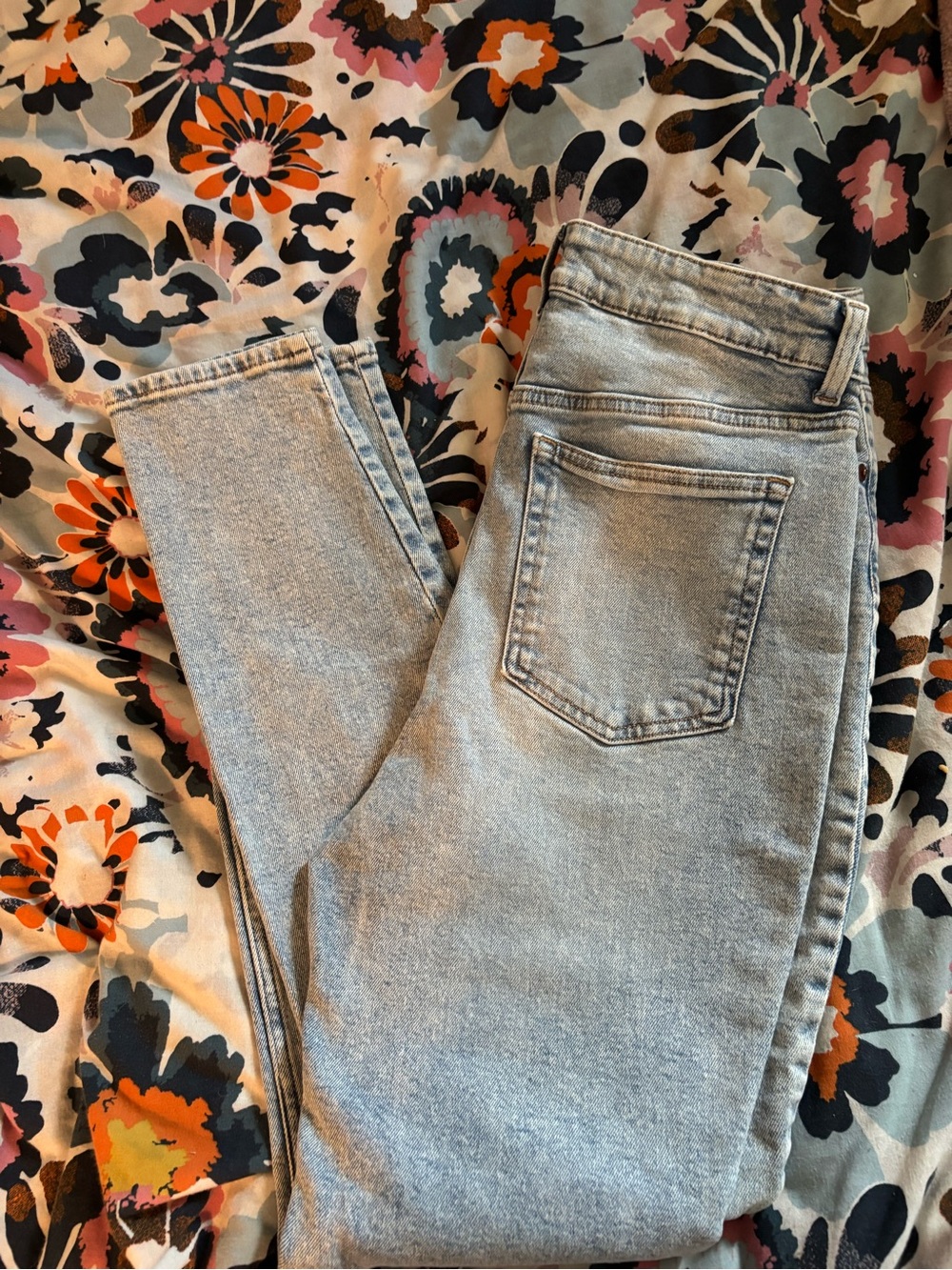 H&M High Rise Tapered Jeans | Light Wash | Size 10 - Picture 3 of 4